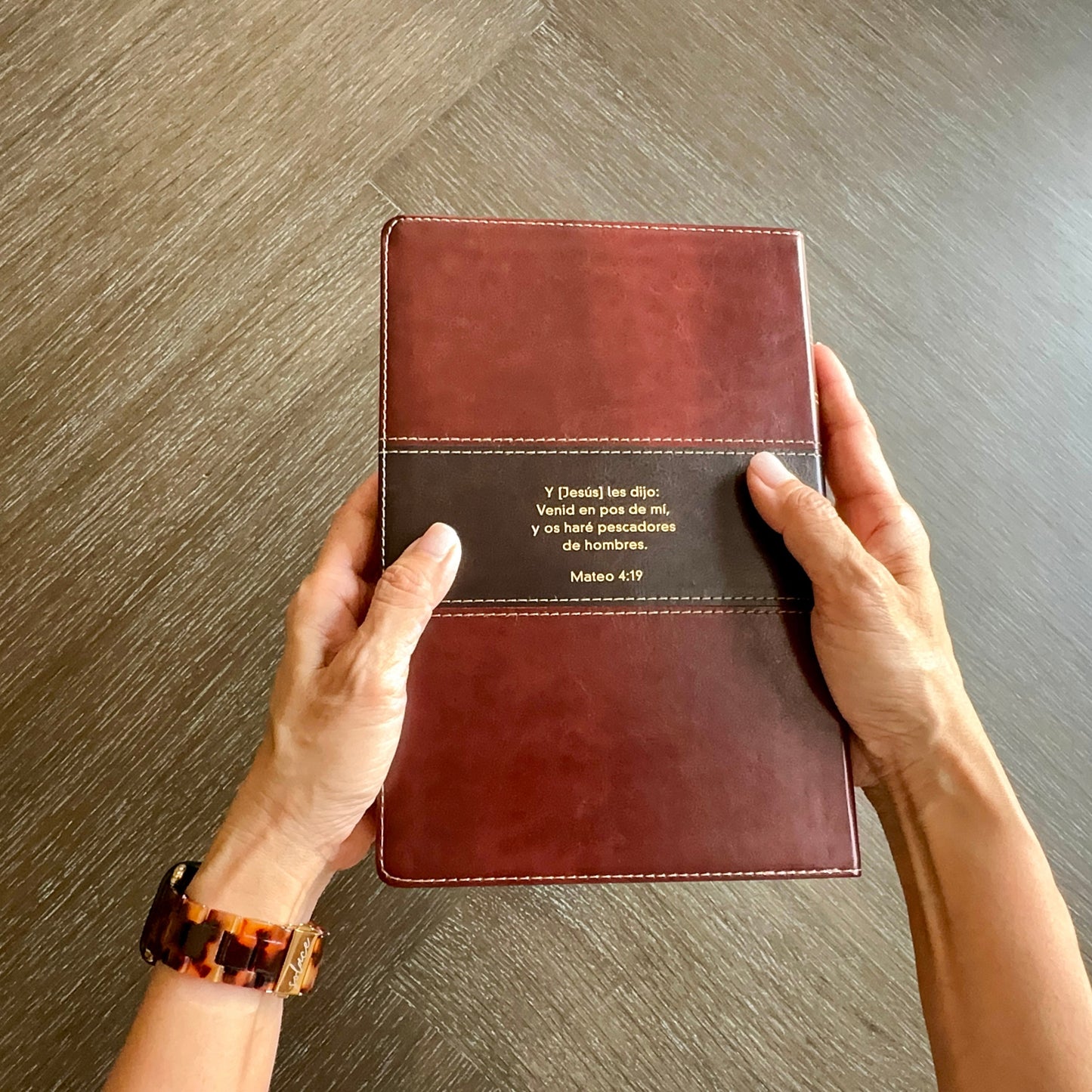 Biblia Personalizada | Reina Valera 1960 Biblia del Pescador | Letra Grande | Caoba Símil Piel | Personalized Christian Gift | Spanish Bible